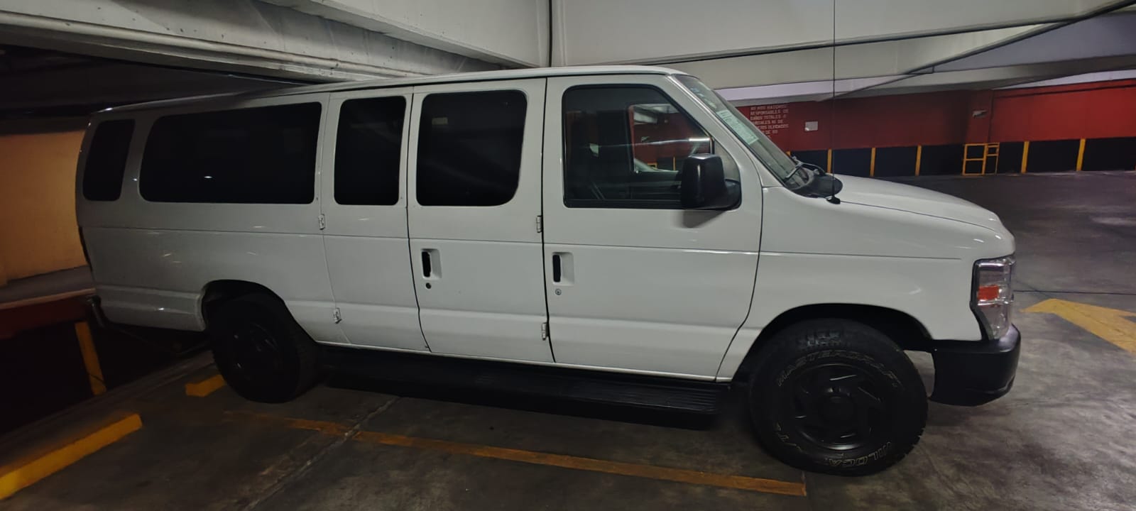 Unidad de MonTransportes para transporte privado de pasajeros