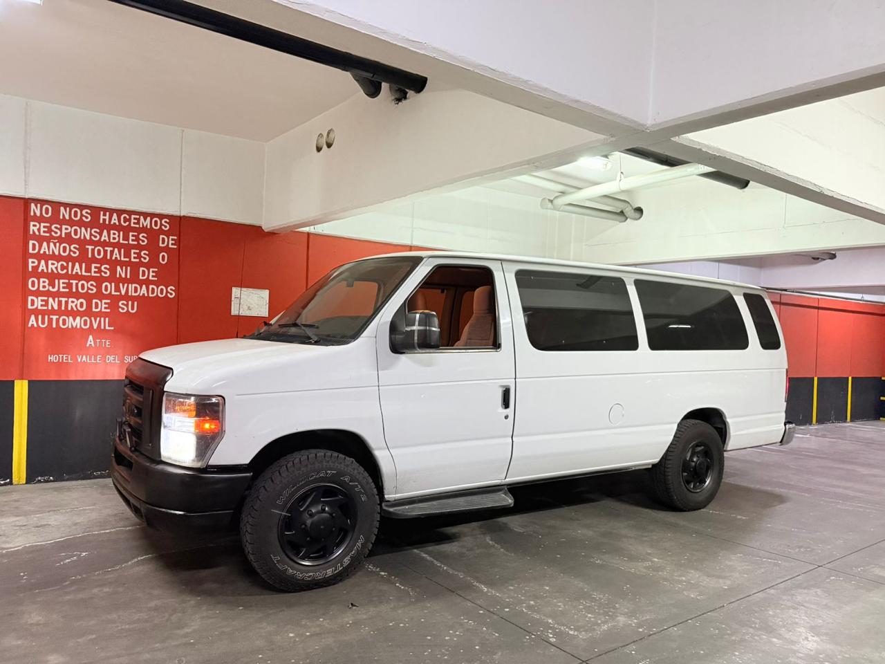 Unidad de MonTransportes para transporte privado de pasajeros