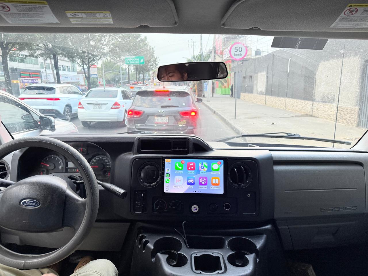 Unidad de MonTransportes para transporte privado de pasajeros